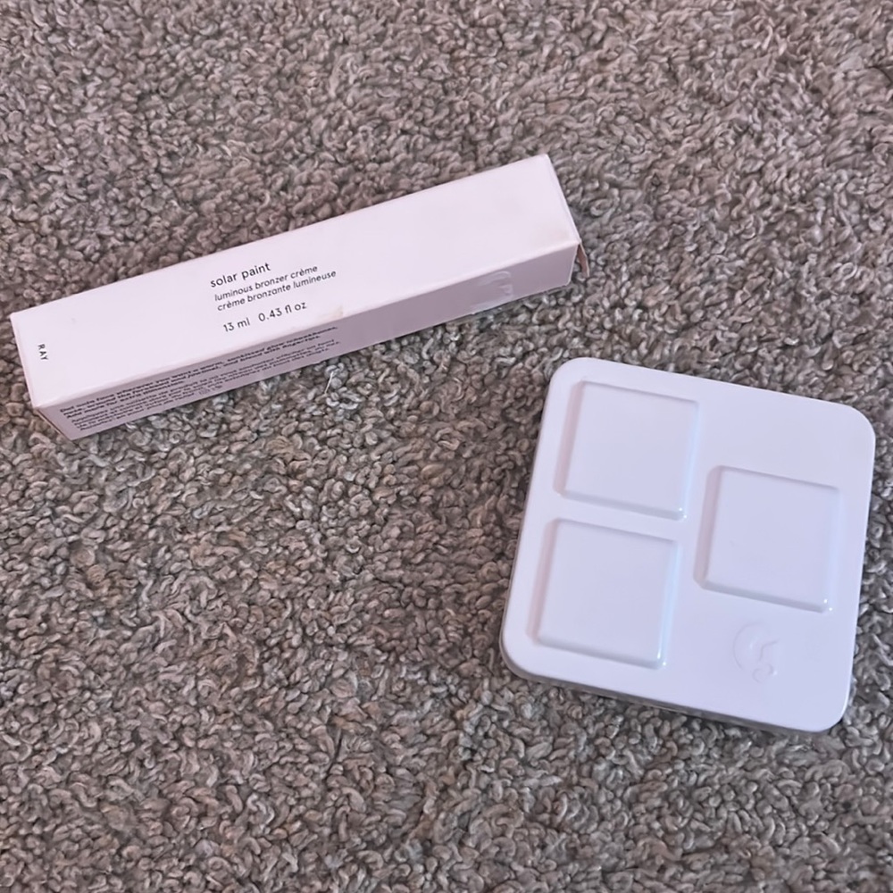 Never used glossier solar paint and eye shadow trio